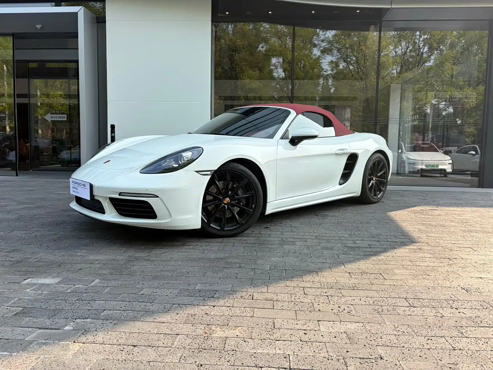 Photo 1 - Porsche 718