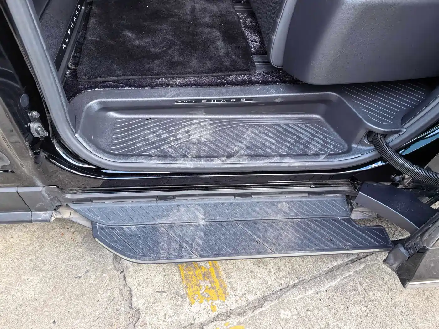 Toyota Alphard 2025 2025 Hybrid 2.5L Ultimate Gold Edition