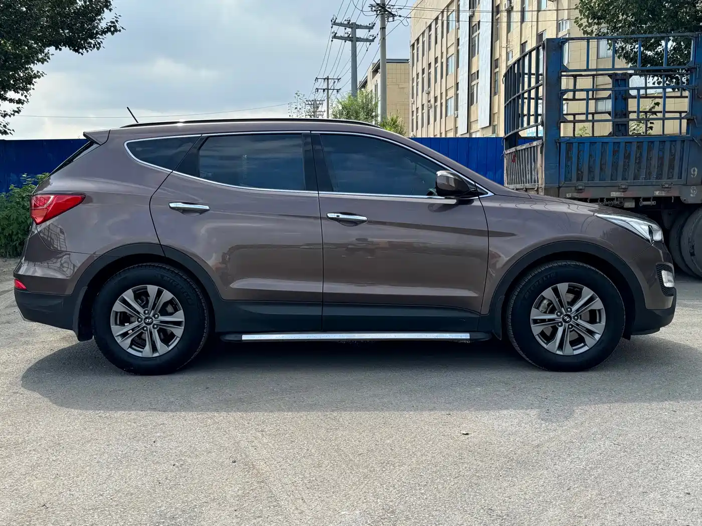 Photo 8 - Hyundai Santa Fe