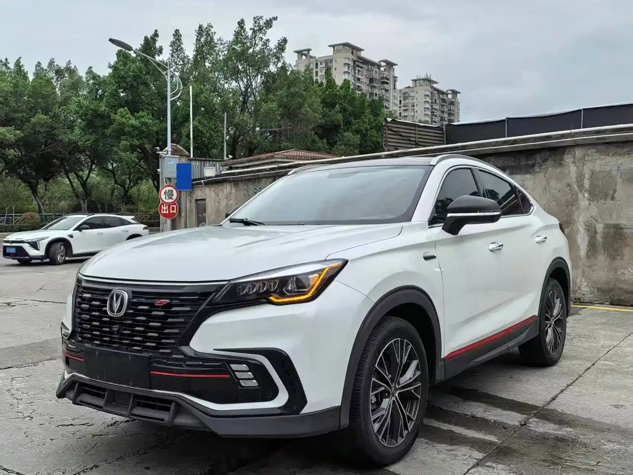 Фото 1 - Changan CS85