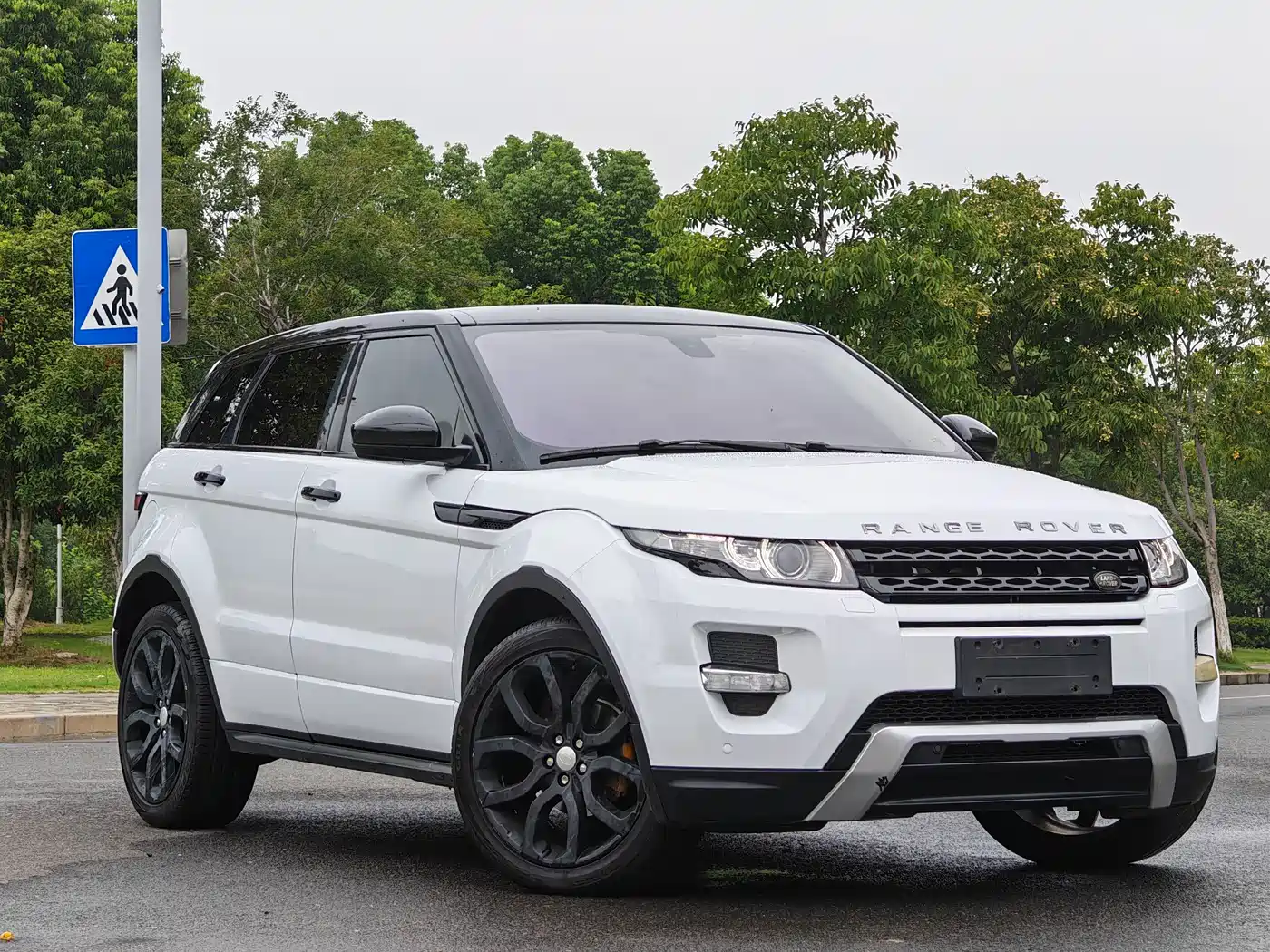Land Rover Range Rover Evoque (Import) 2014 2.0T 5-door Brilliance Sport фото 7