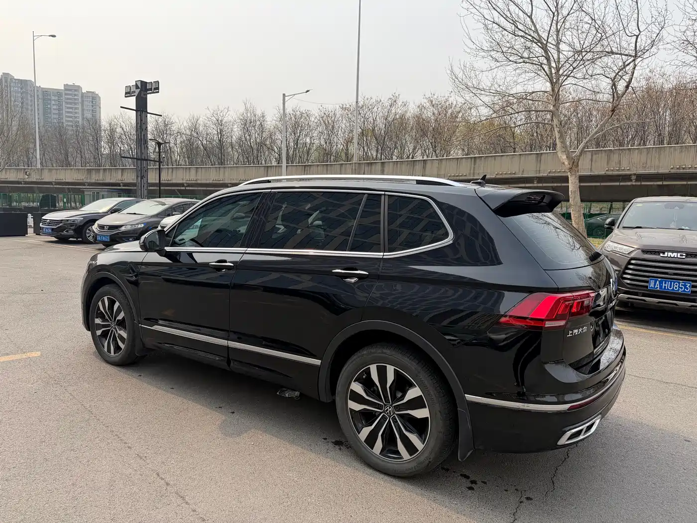 Volkswagen Tiguan L 2024 Outstanding 330TSI Auto 2WD R-Line Dragon Glory Edition фото 8