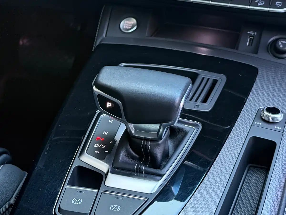 Audi Q5L 2022 45T Luxury Dynamic фото 18
