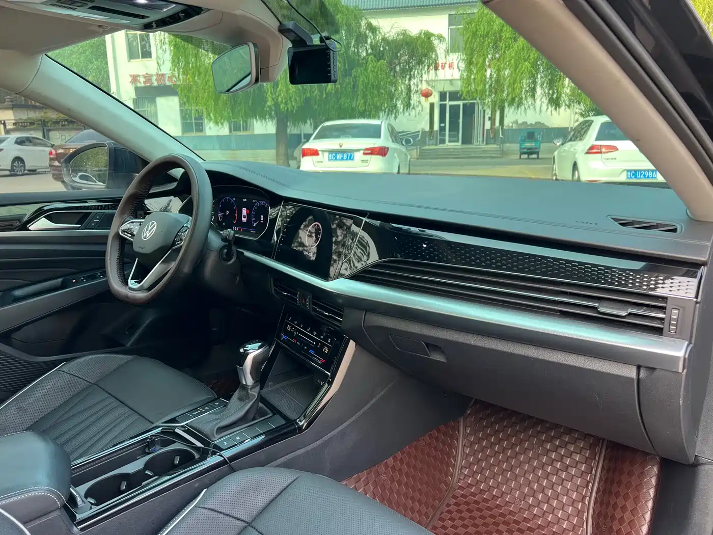 Volkswagen Passat 2022 330TSI Starlight Luxury Edition фото 19