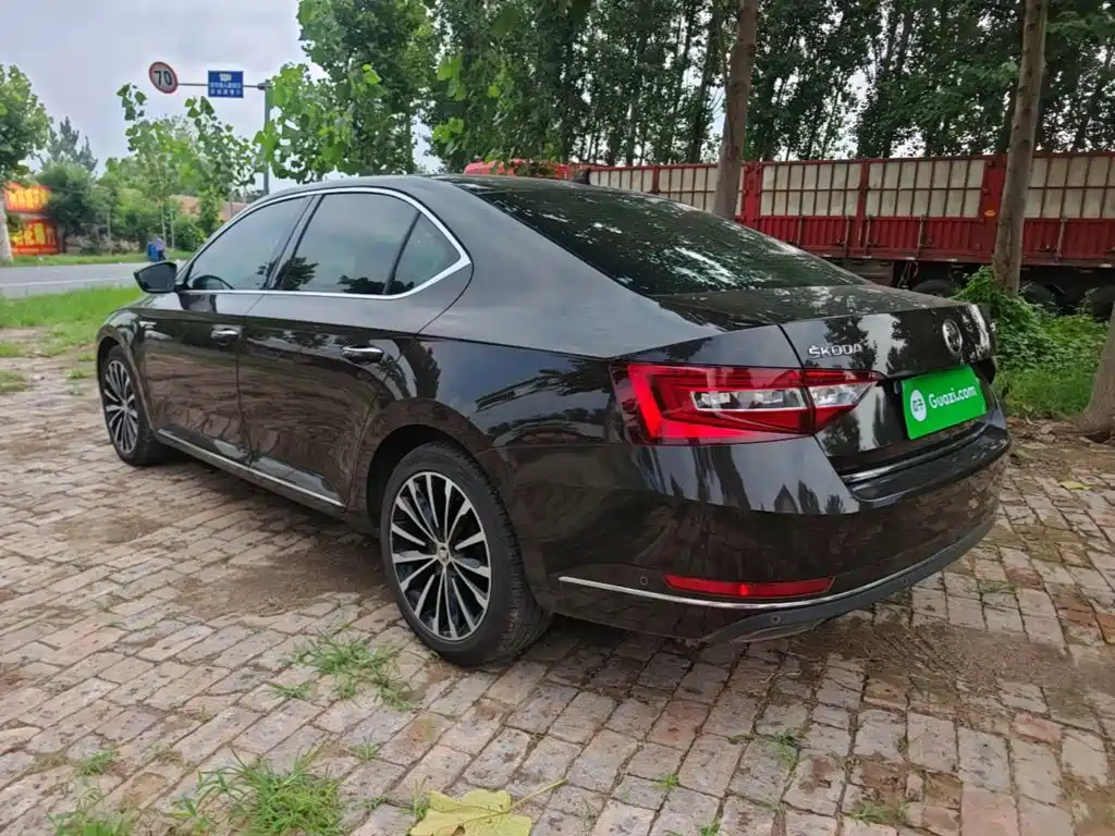 Photo 5 - Škoda Superb