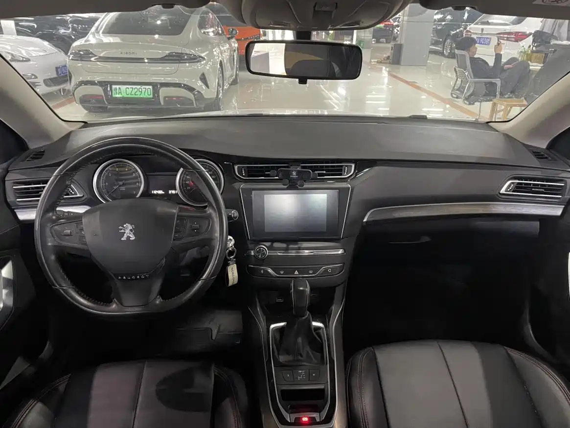 Peugeot 408 2015 Model 1.2T Automatic Luxury Edition фото 7