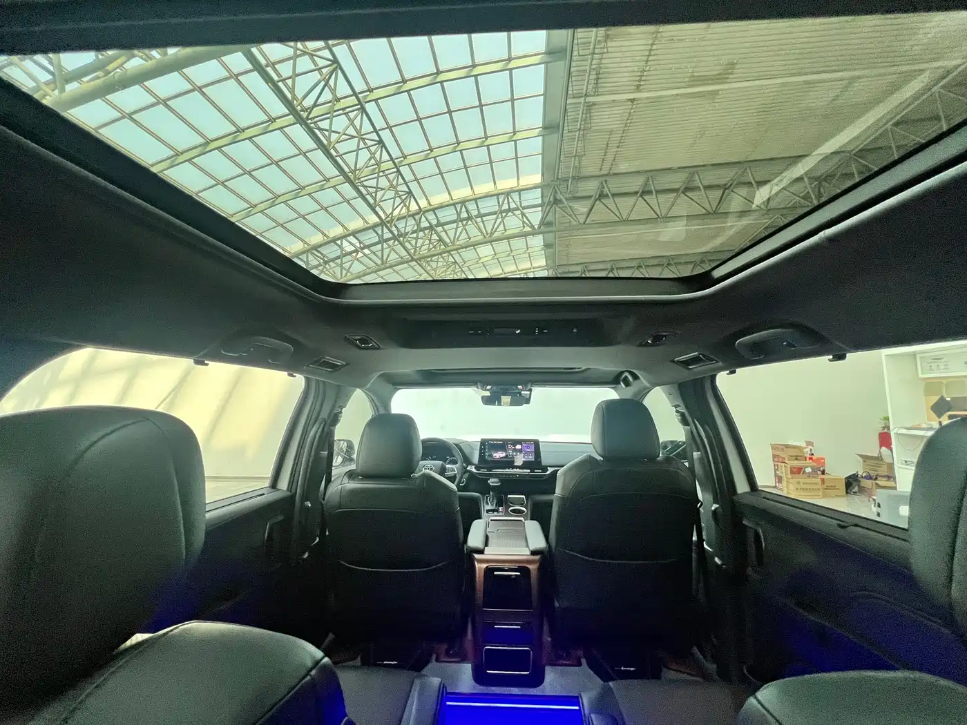 Toyota Granvia 2024 2.5L Hybrid Premium PLUS фото 32
