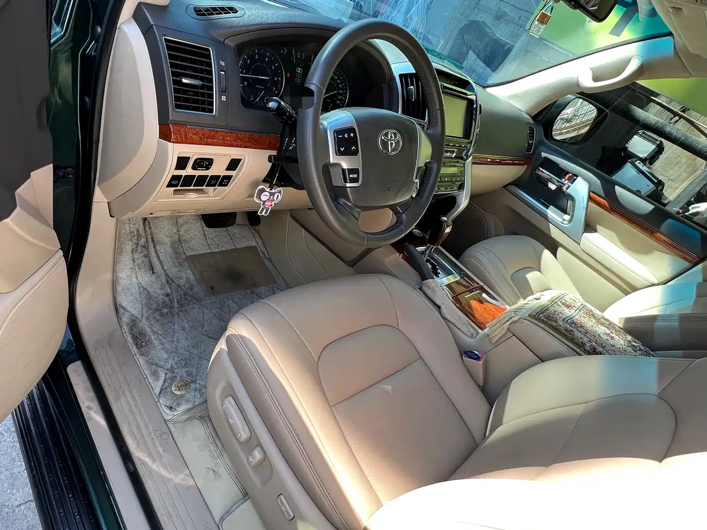 Toyota Land Cruiser 2012 4.0L Automatic VX фото 4