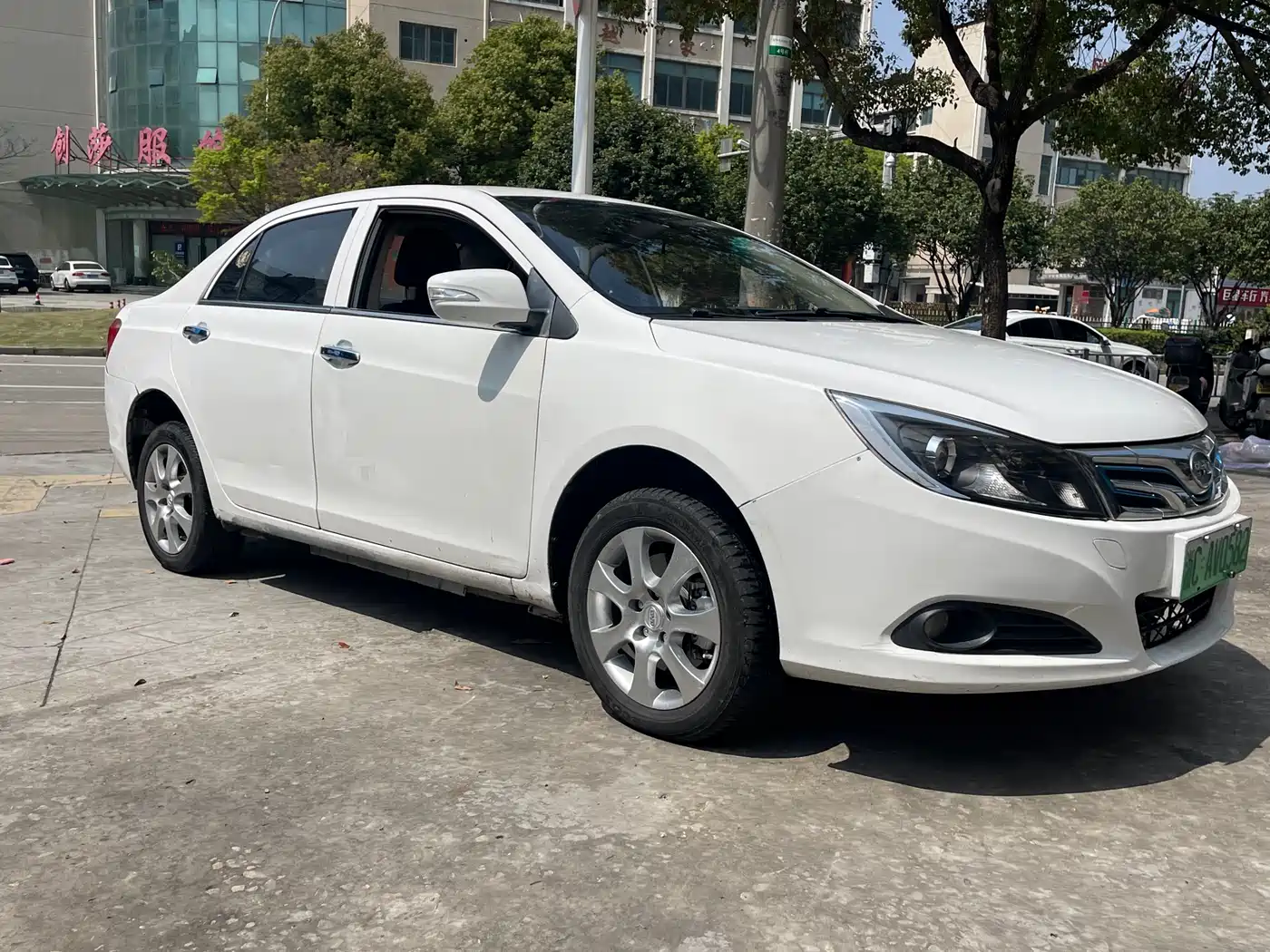 BYD E5