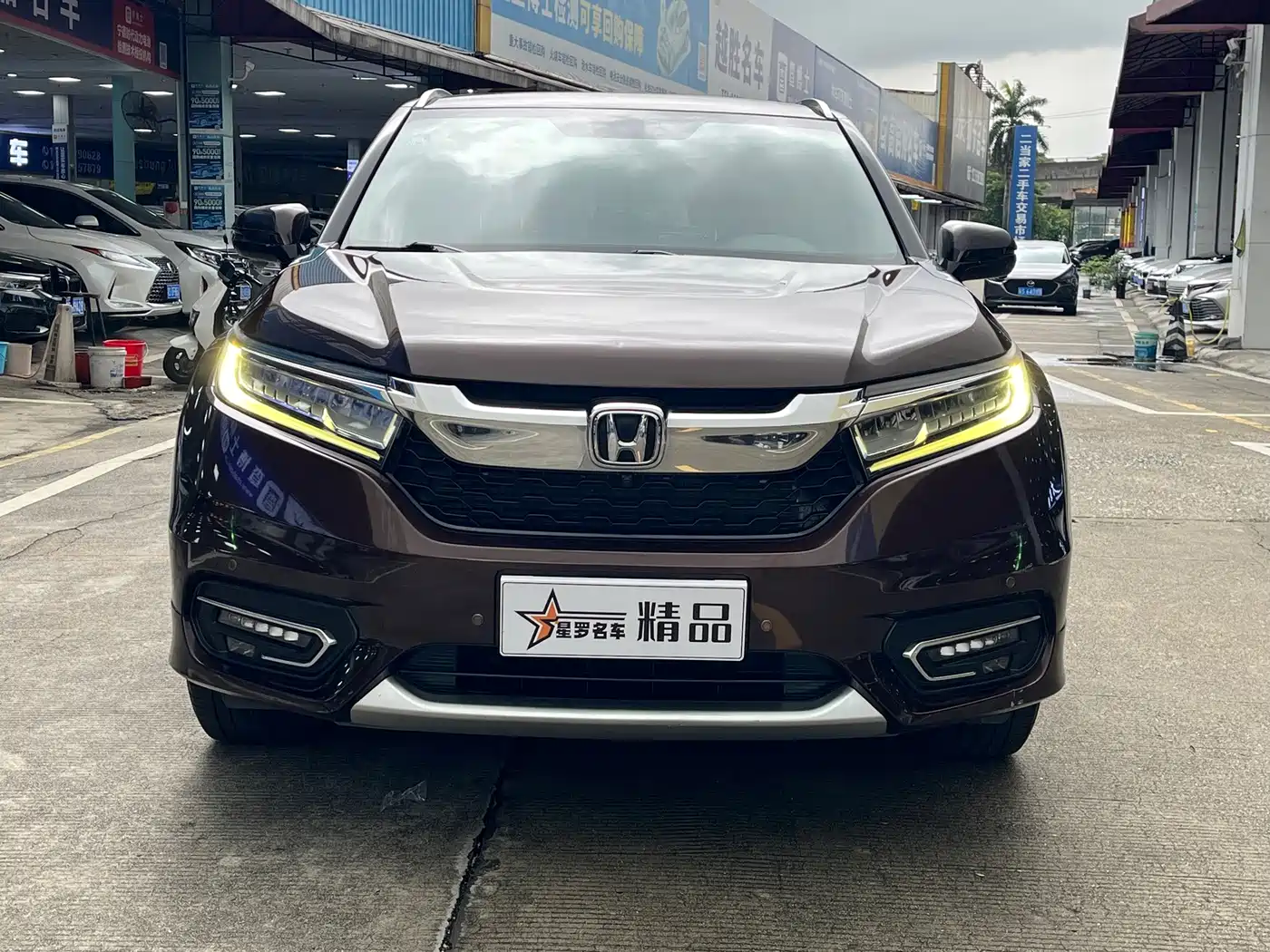 Photo 2 - Honda Avancier