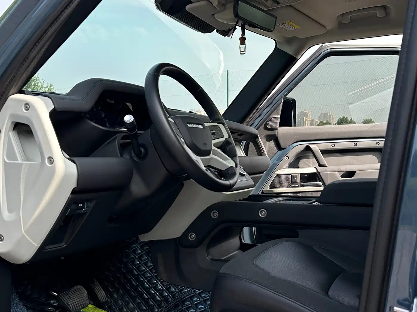 Land Rover Defender 2020 Model 110 P400 SE фото 6