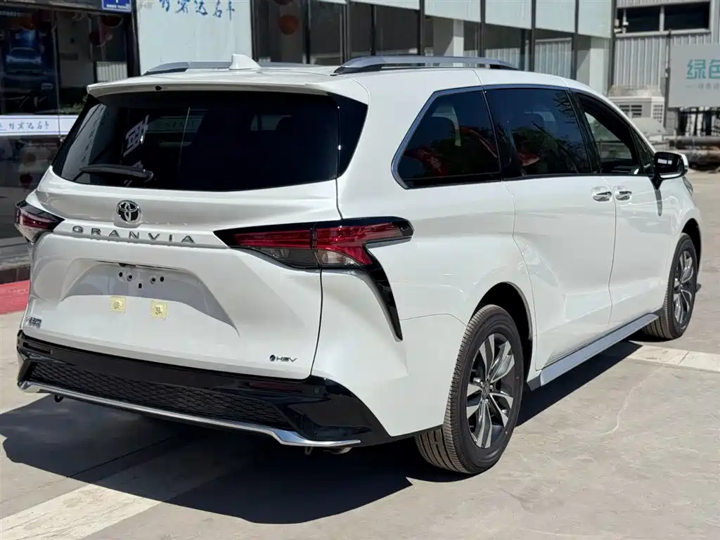 Toyota Granvia 2026 Model 2.5L Hybrid Luxury Edition фото 6