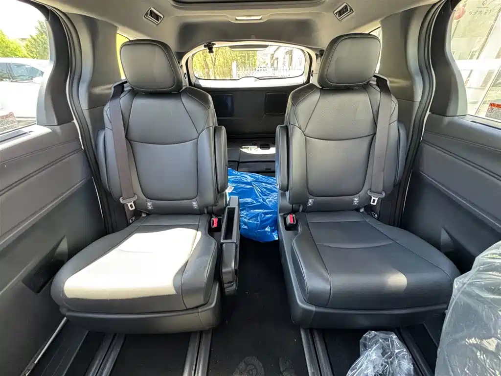 Toyota Granvia 2026 Model 2.5L Hybrid Luxury Edition фото 13