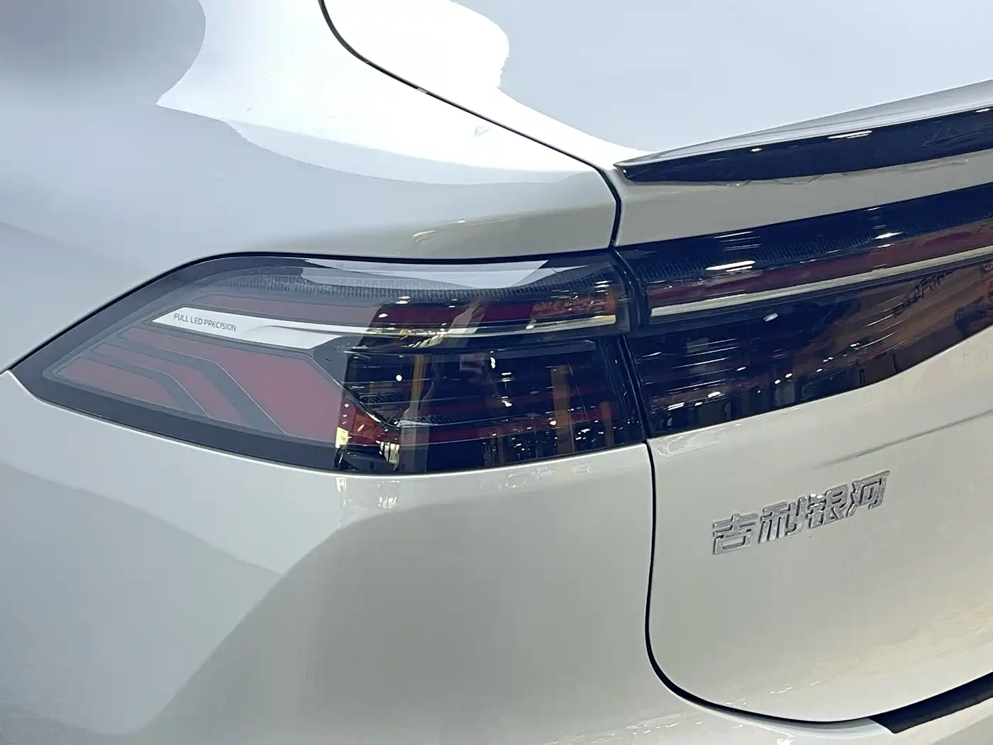 Geely Galaxy Galaxy A7 2025 EM-i 150km Explorer+ Edition фото 11
