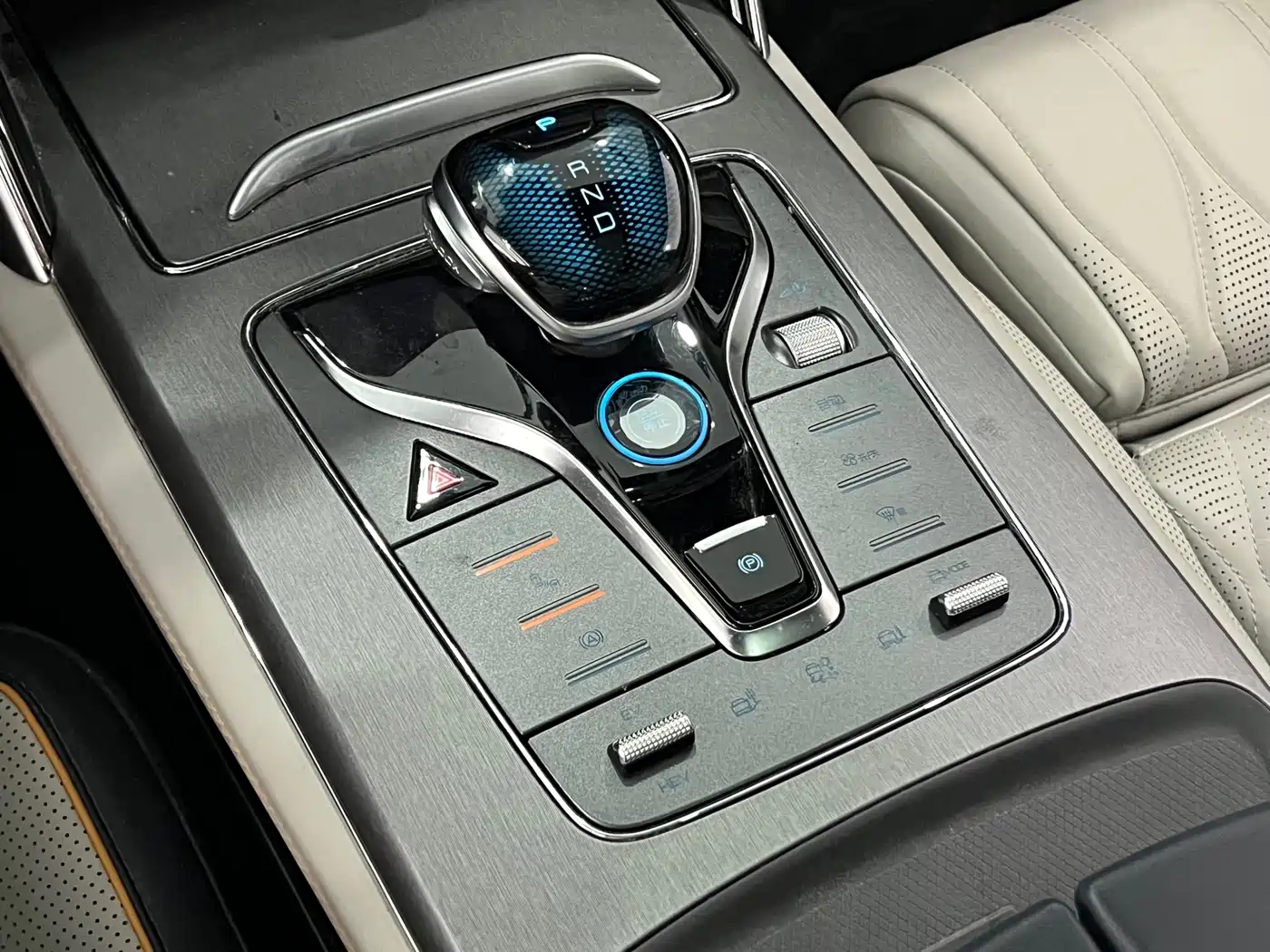 BYD Tang New Energy 2024 DM-p Champion Edition 215KM AWD Flagship фото 22