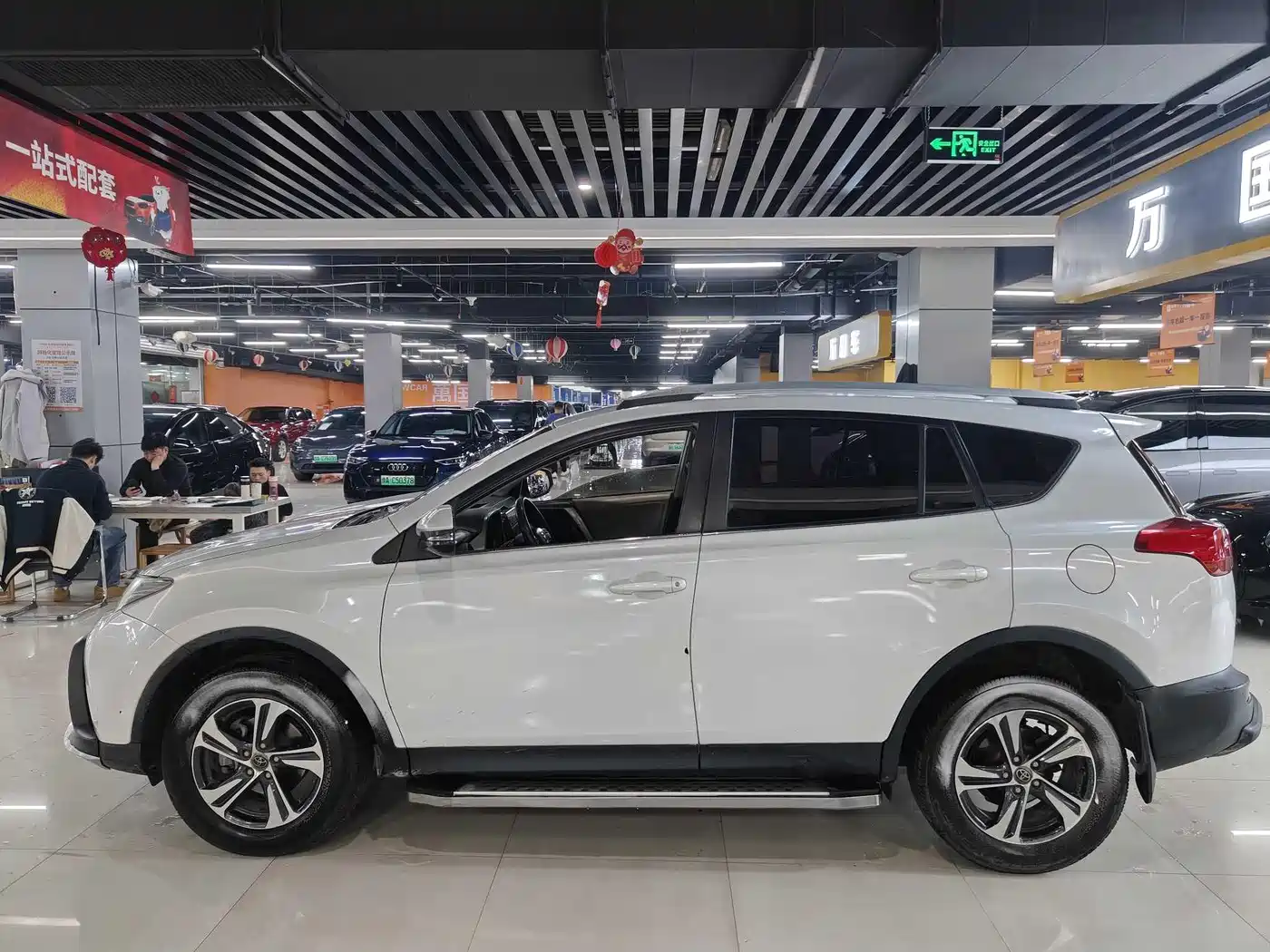 Toyota RAV4 Rongfang 2015 2.0L Manual 2WD Urban Edition фото 5