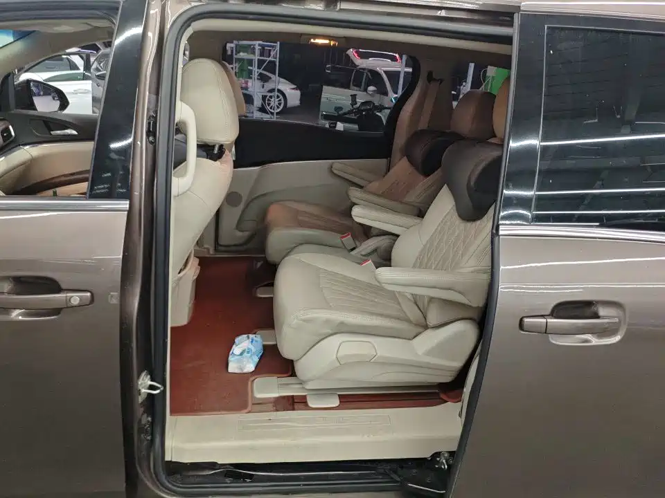 Фото 8 - Buick GL8