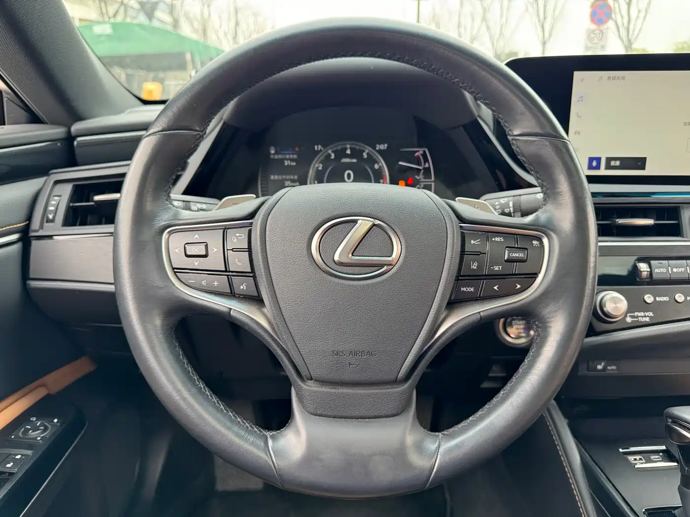 Lexus ES 2023 200 Excellence Edition фото 23