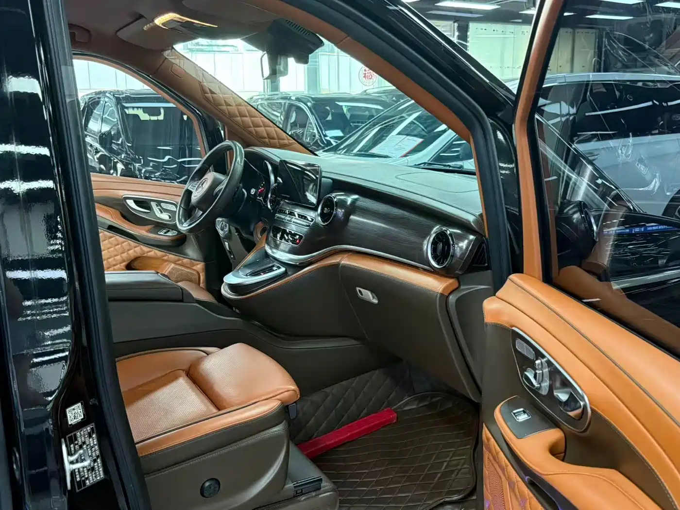 Фото 7 - Mercedes-Benz V-Class