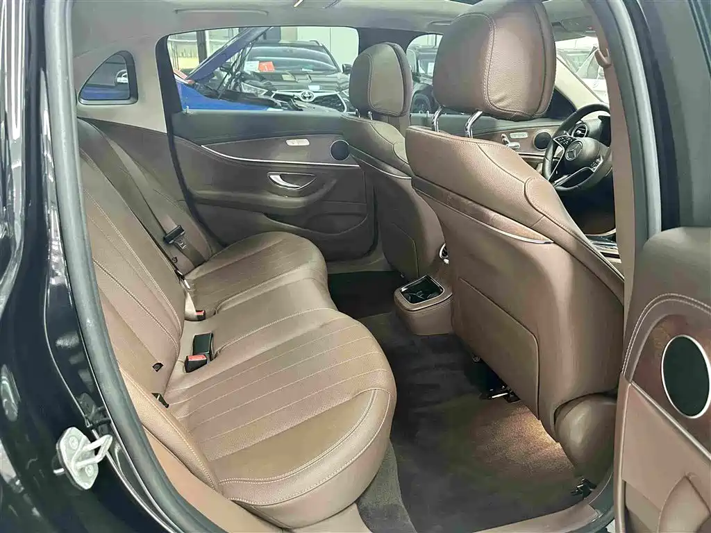 Mercedes-Benz E-Class, миниатюра 16