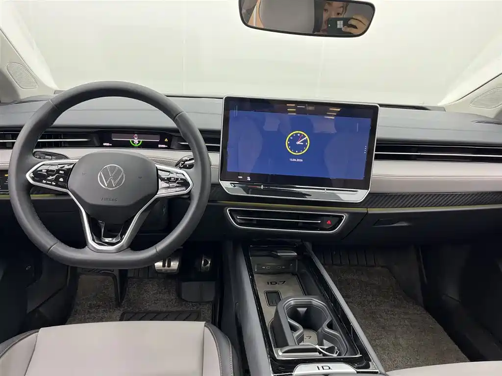 VOLKSWAGEN ID.7 VIZZION