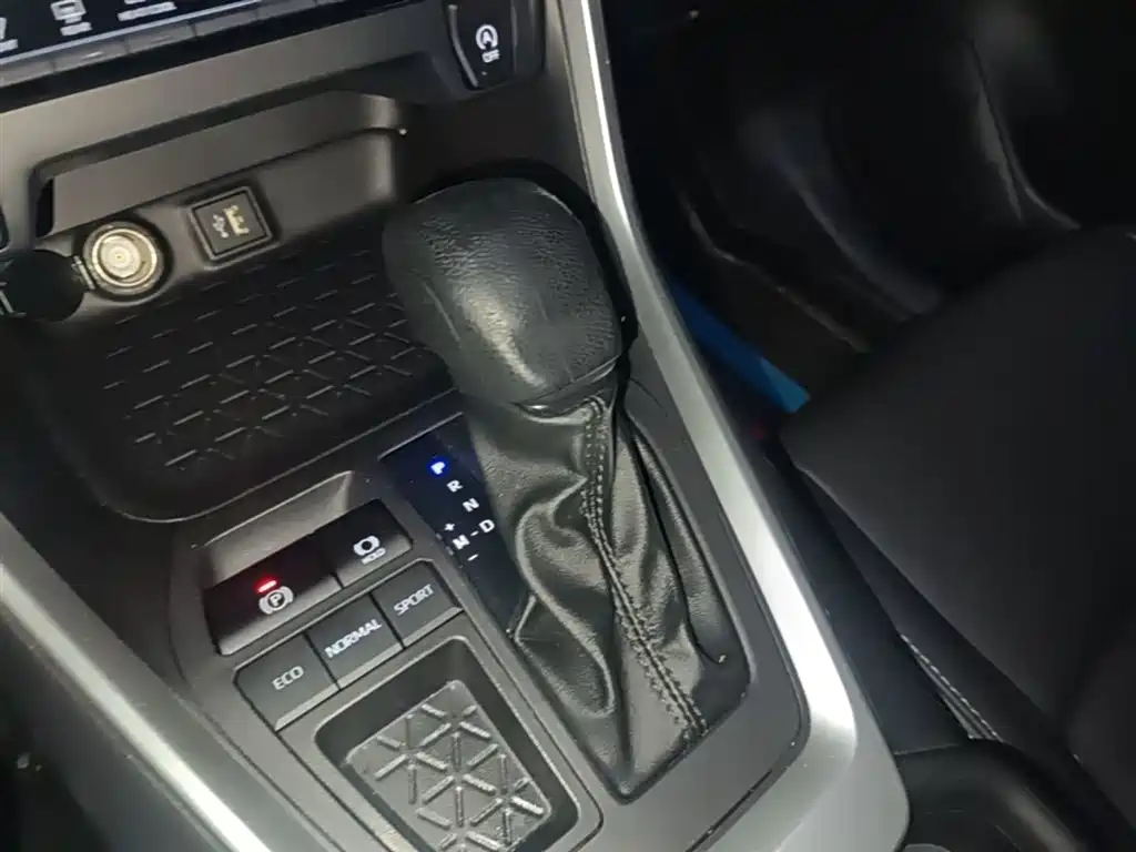 Toyota Wildlander 2023 2.0L CVT FWD Urban фото 14