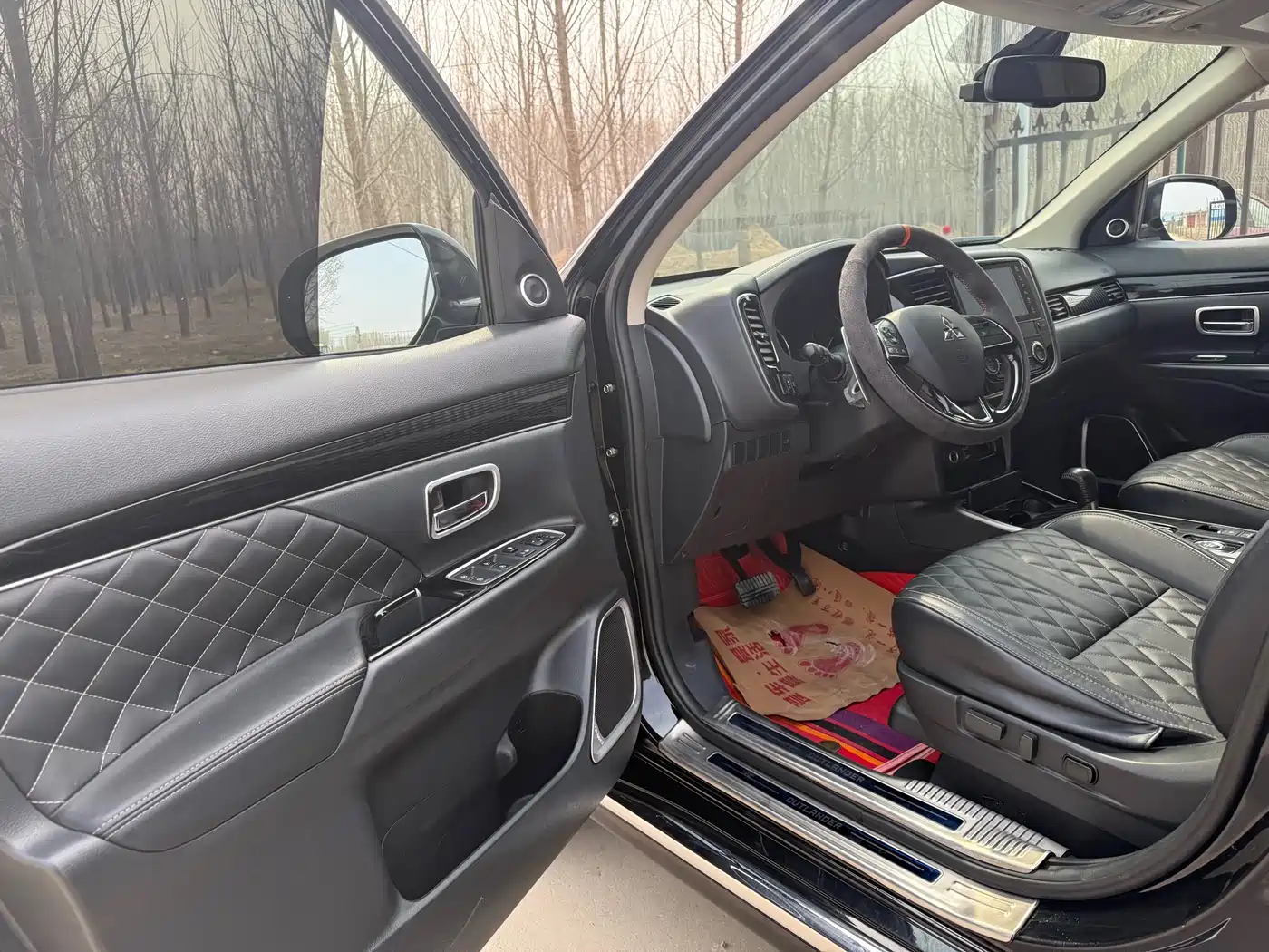 Mitsubishi Outlander 2021 2.4L 4WD Deluxe Edition 7-Seater фото 8