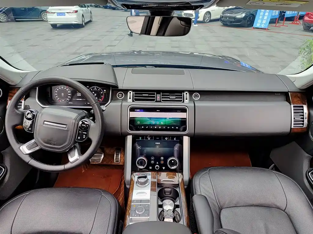 Land Rover Range Rover 2021 3.0 L6 Heritage Extended Classic Edition фото 10