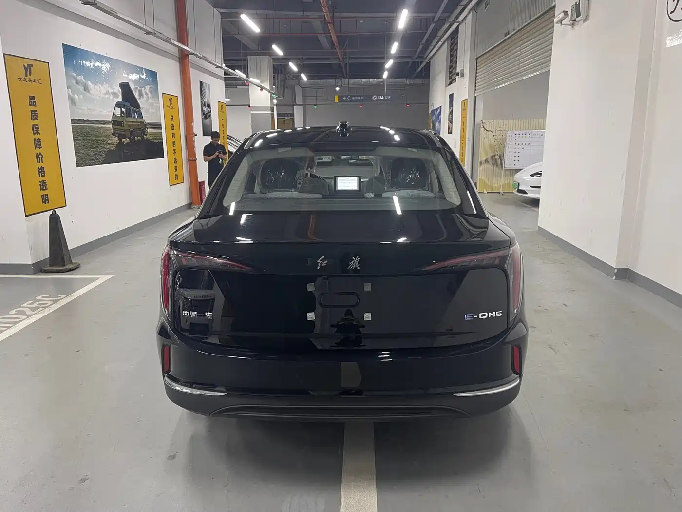 Hongqi E-QM5 фото 10