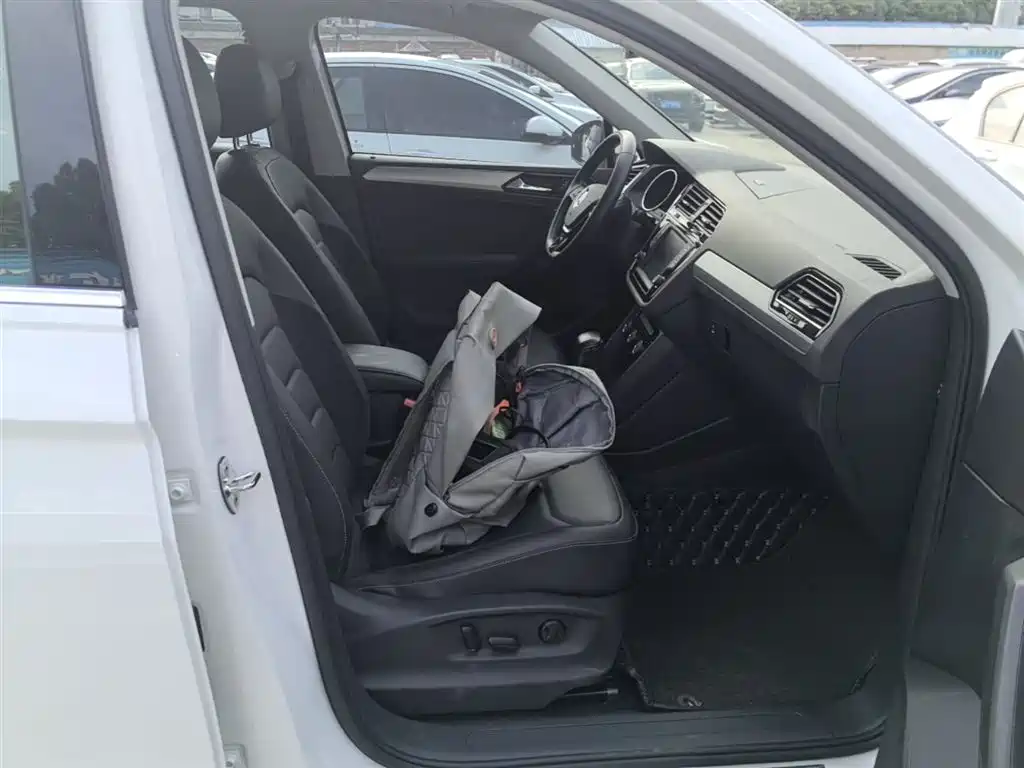 Volkswagen Tiguan L 2017 380TSI Automatic 4WD Luxury Edition фото 25
