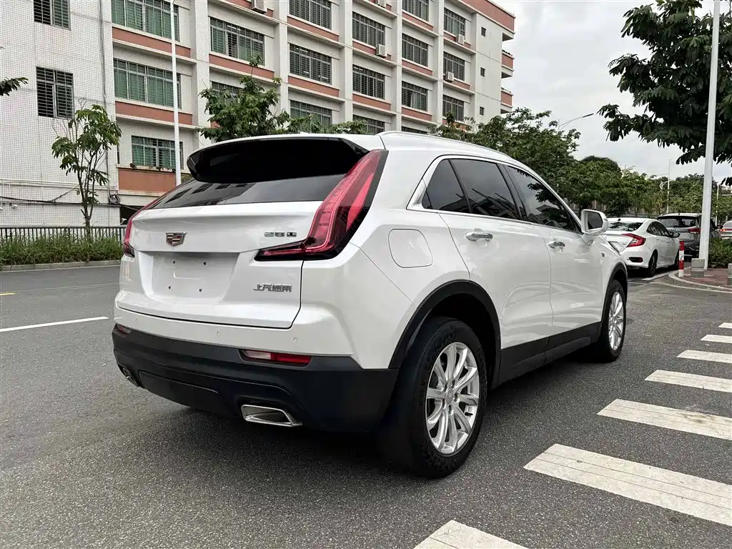 CADILLAC XT4