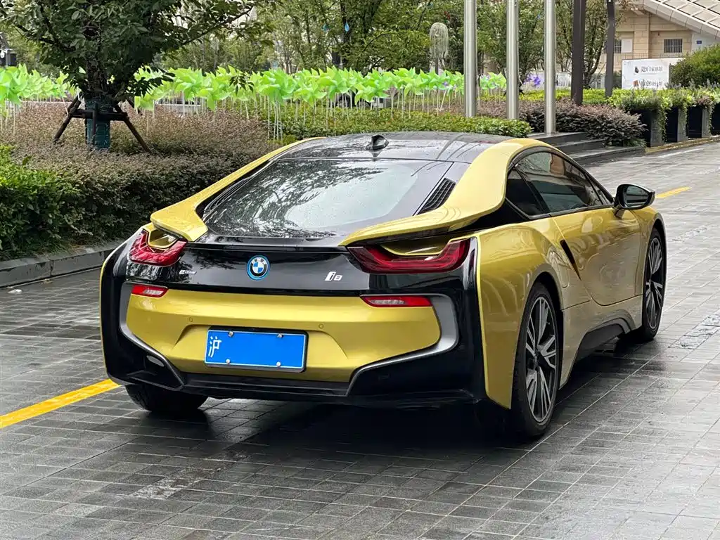 BMW I8