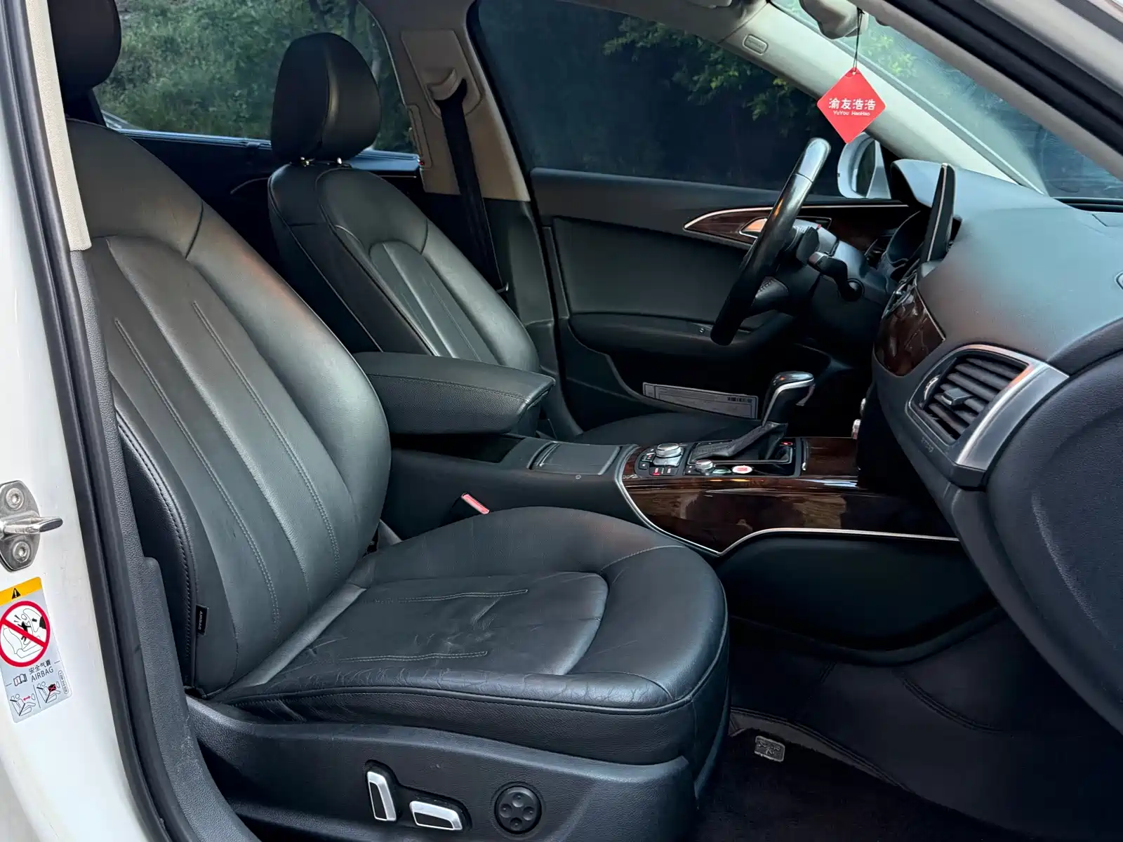 Фото 10 - Audi A6L
