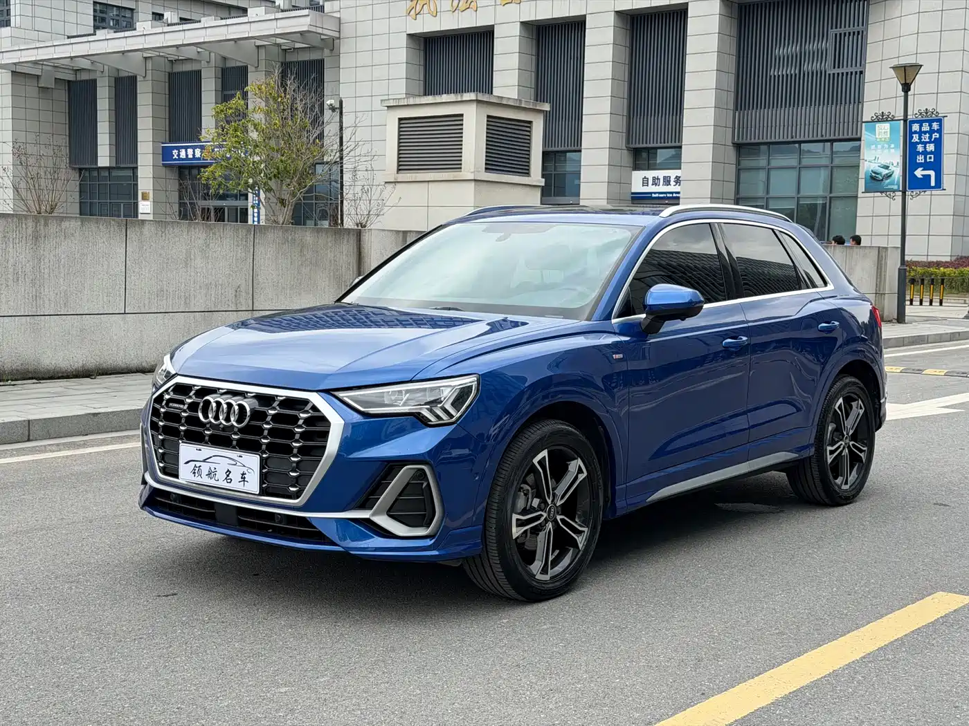 AUDI Q3