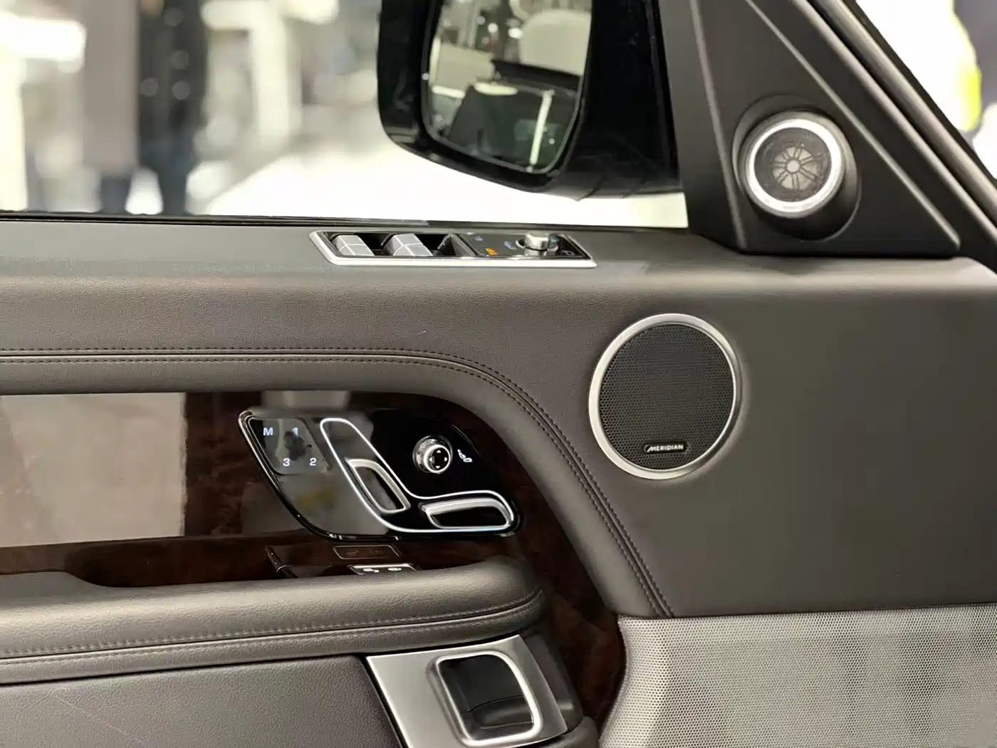 Land Rover Range Rover 2020 3.0 L6 Shengshi Edition фото 10