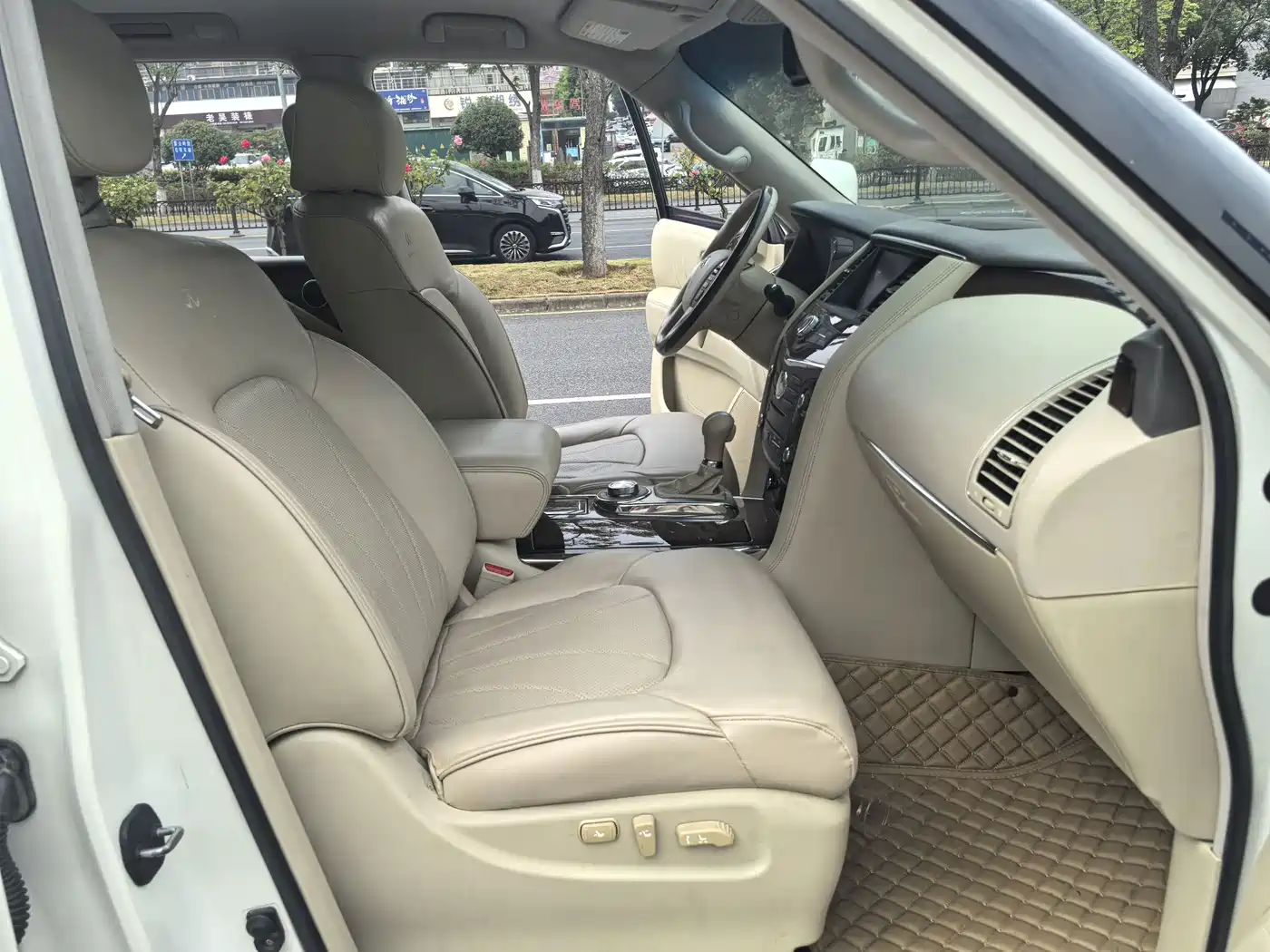 Infiniti QX 2012 2011 QX56