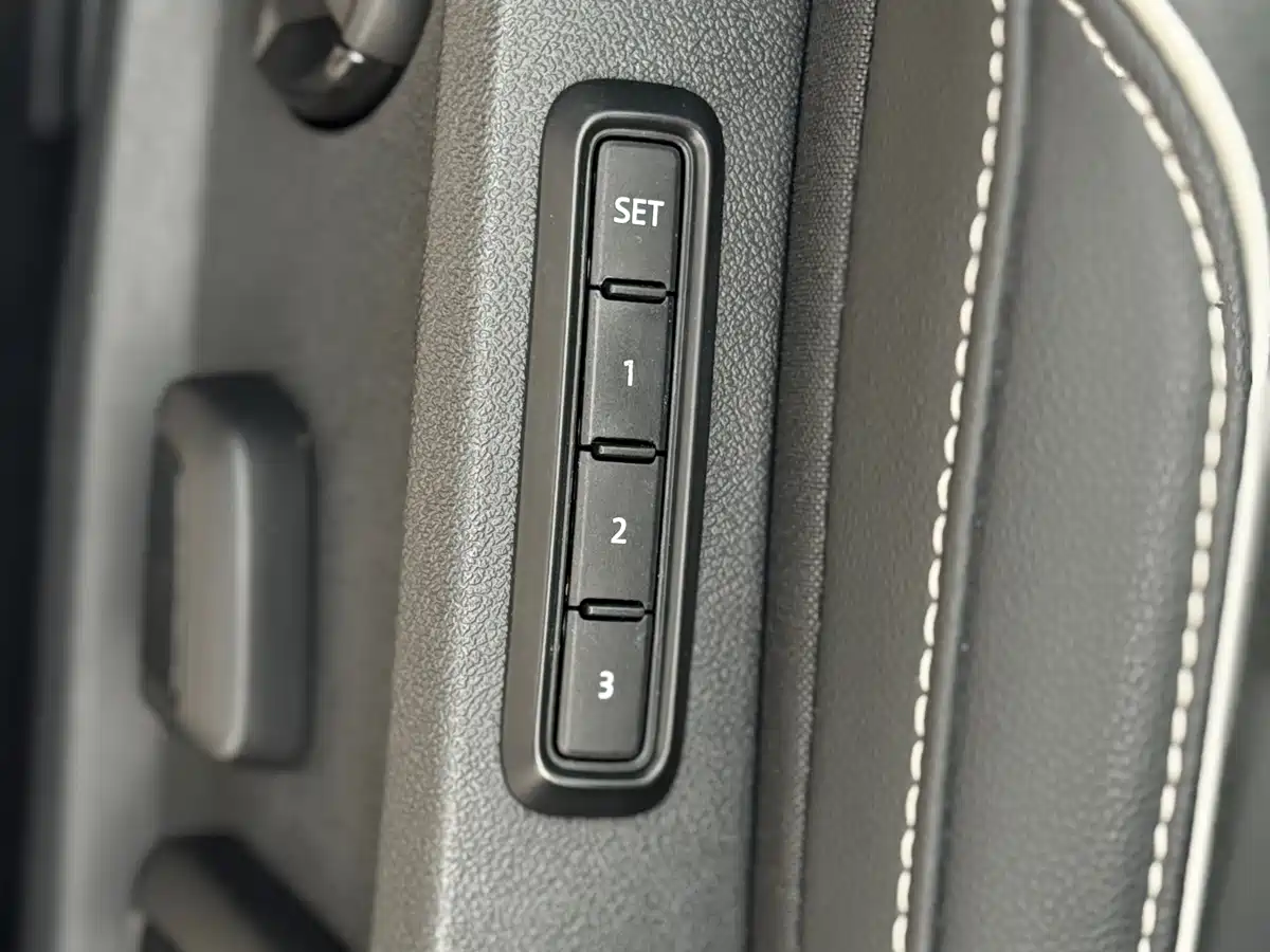 Volkswagen Passat 2022 330TSI Starlight Luxury Edition фото 7