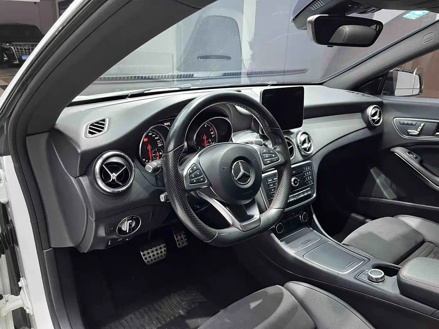 Mercedes-Benz CLA (Import) 2017 CLA 220 4MATIC фото 12