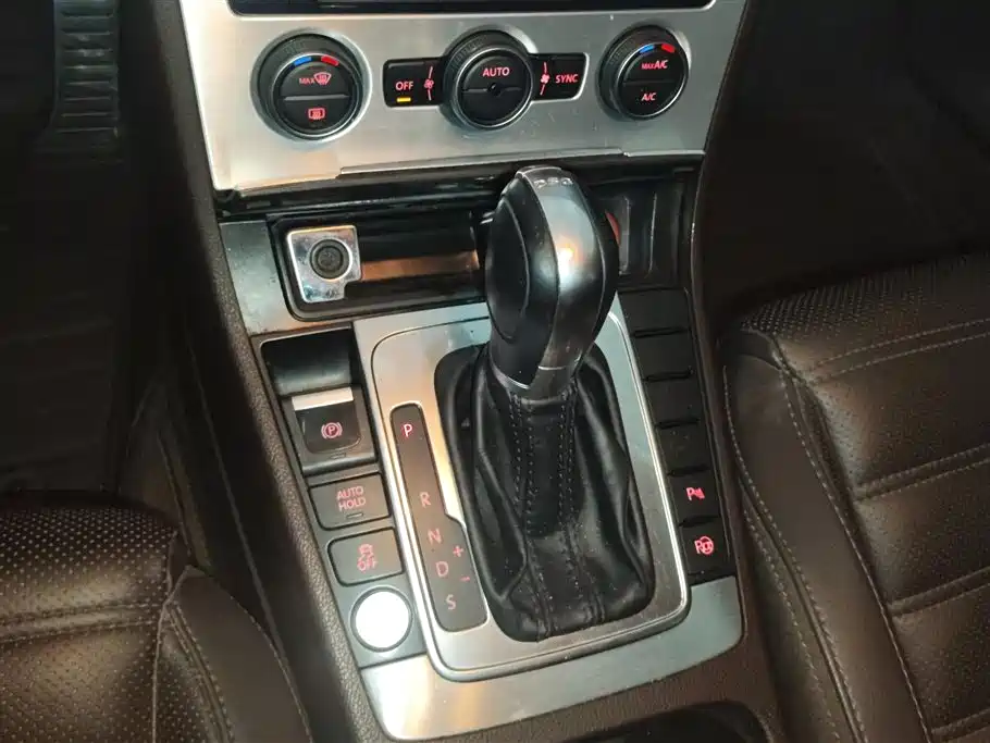 Volkswagen FAW-Volkswagen CC 2018 1.8TSI Luxury фото 16