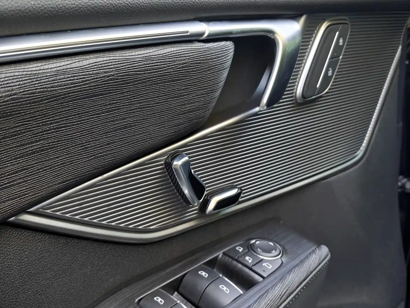 Buick LaCrosse 2025 Model 28T Platinum Edition фото 4