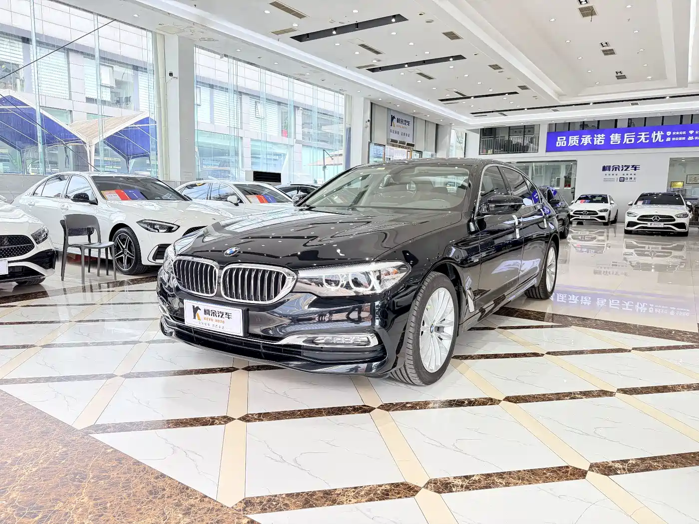 BMW 5 Series 2018 525Li Luxury Package фото 2