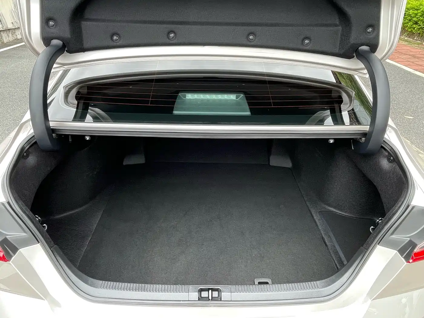 Toyota Camry 2024 Hybrid 2.0HGVP Luxury Edition фото 33