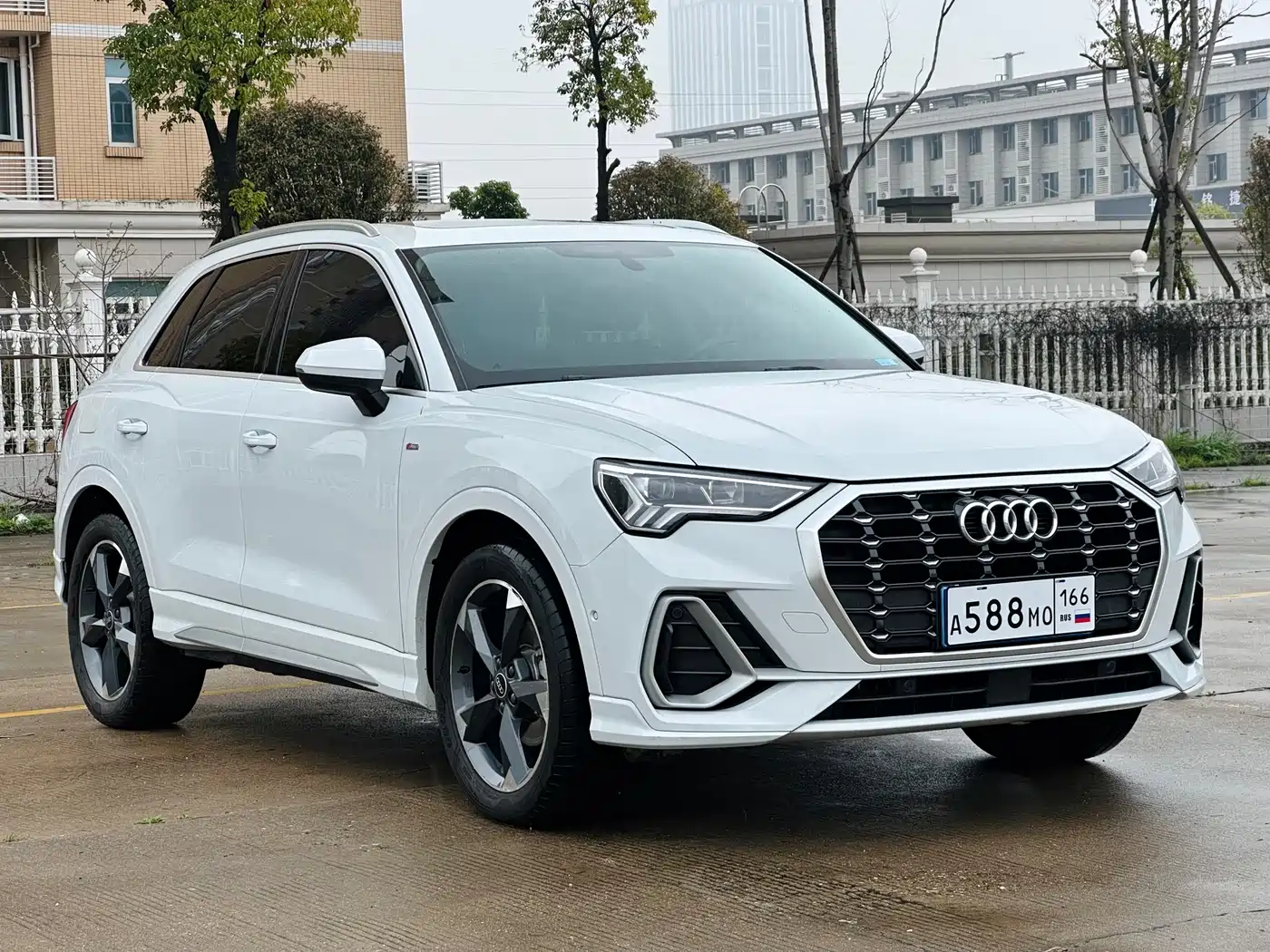 AUDI Q3