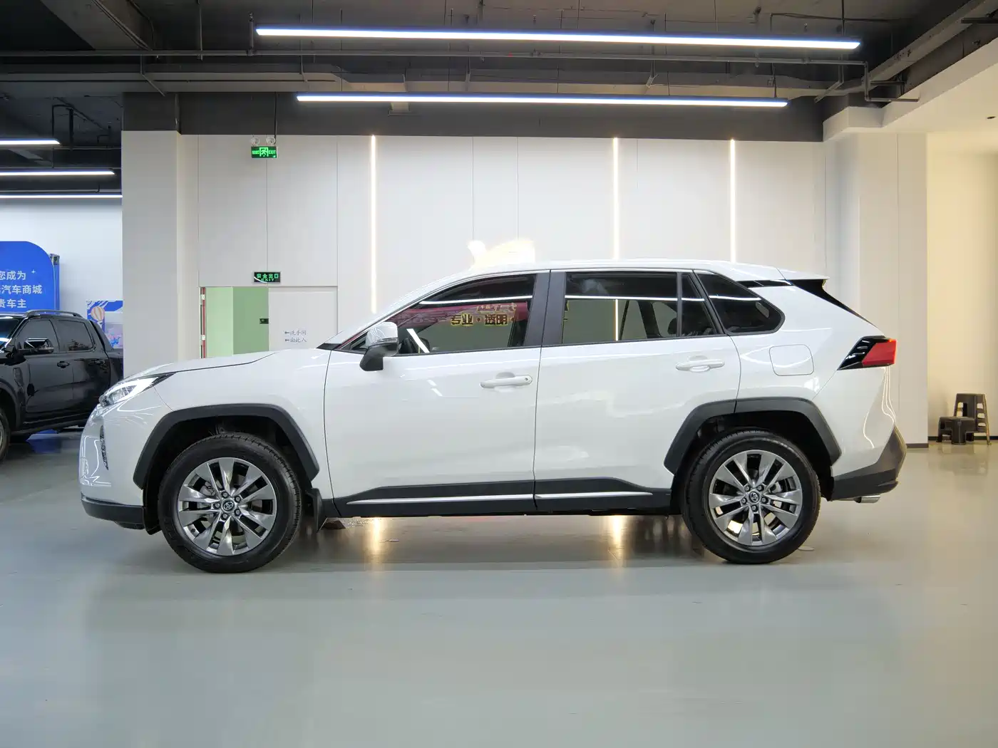 Toyota Wildlander 2023 2.0L CVT FWD Urban фото 4