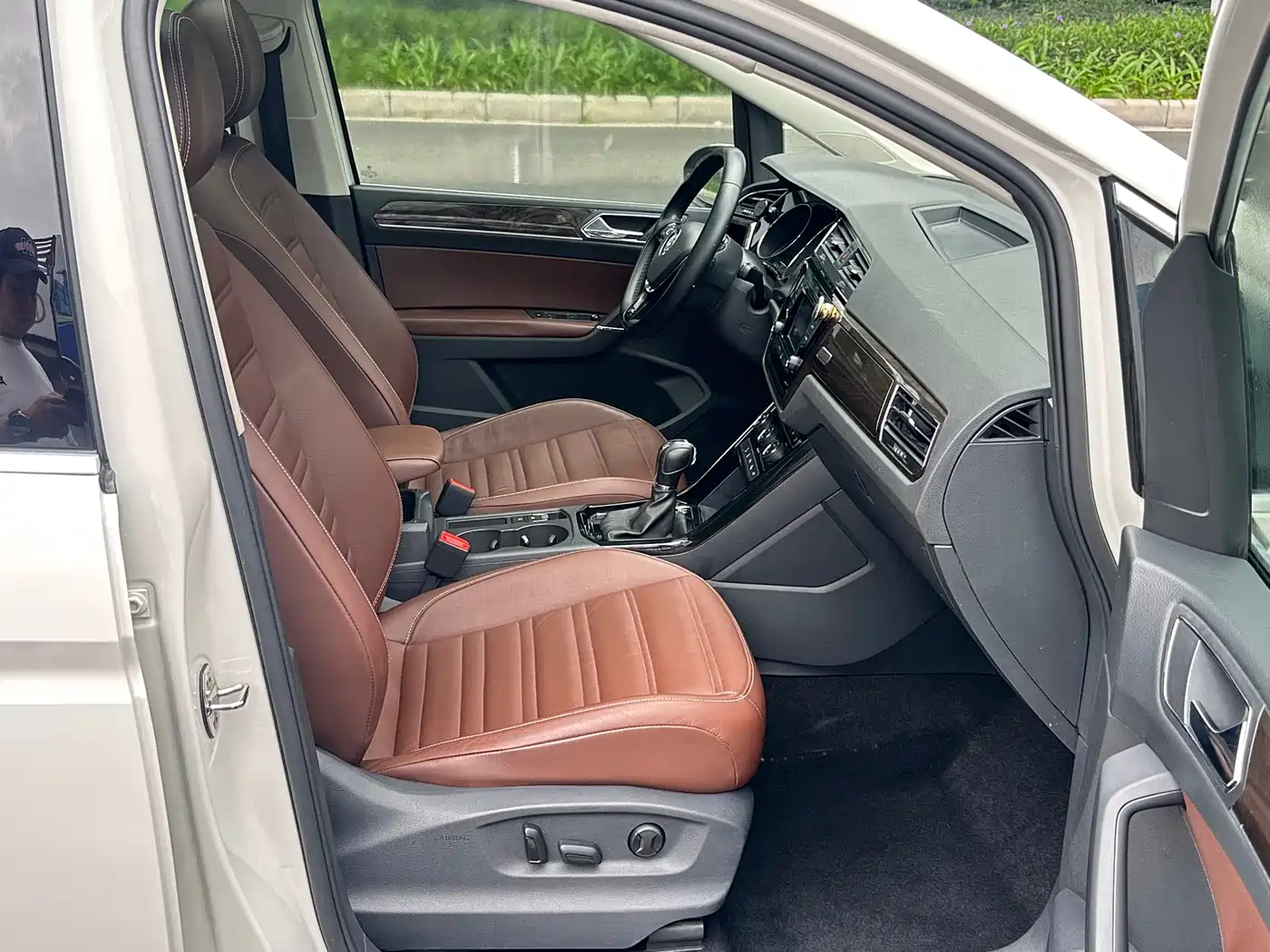 Volkswagen Touran 2016 Touran L 280TSI DSG Luxury фото 4