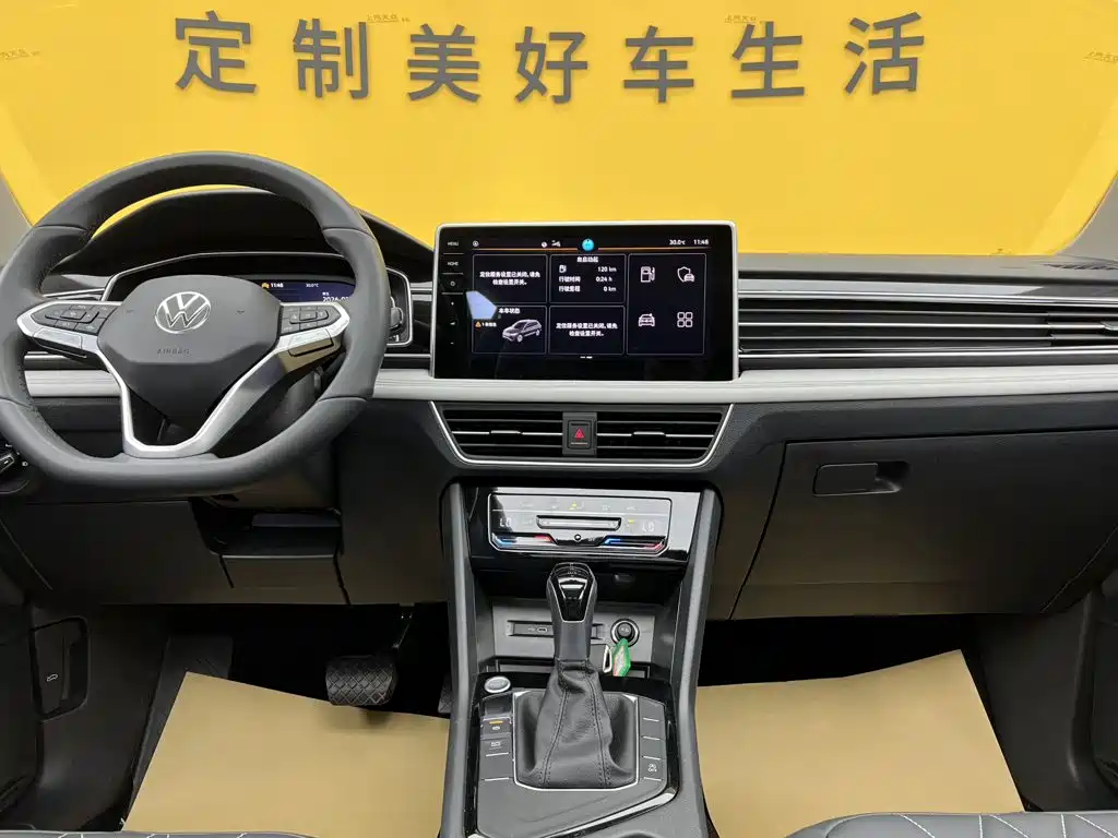 صورة 29 - Volkswagen Tiguan L