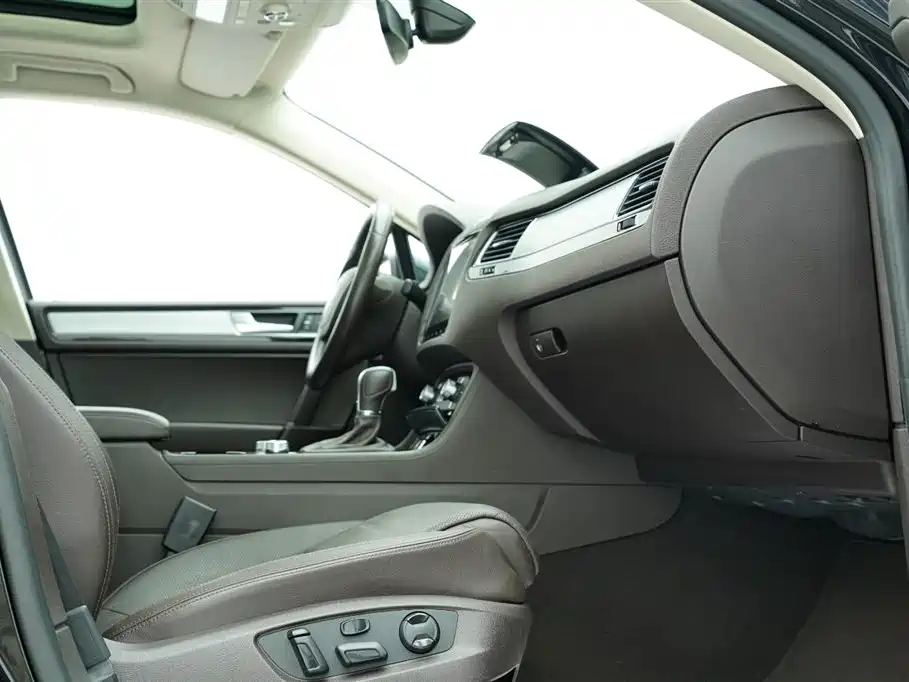 Volkswagen Touareg 2017 3.0TSI Explorer Edition фото 30