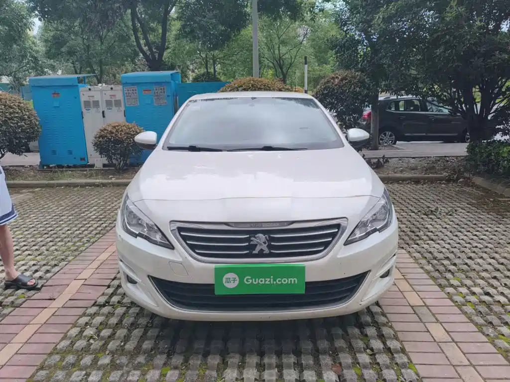 Peugeot 408 2015 Model 1.2T Automatic Luxury Edition фото 3