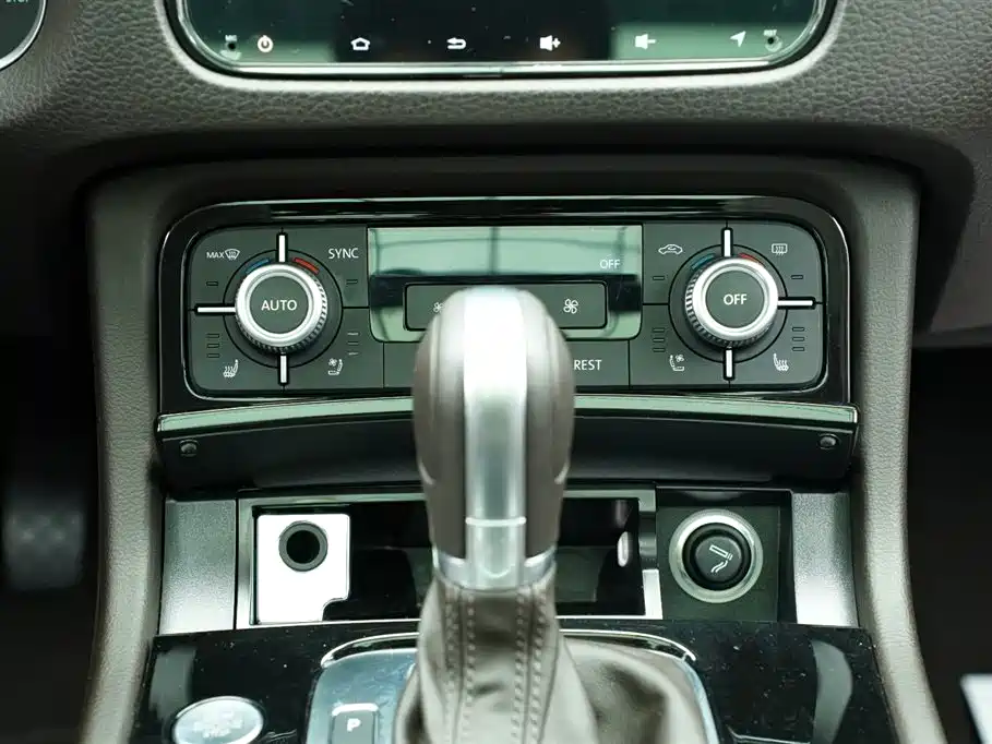 Фото 20 - Volkswagen Touareg