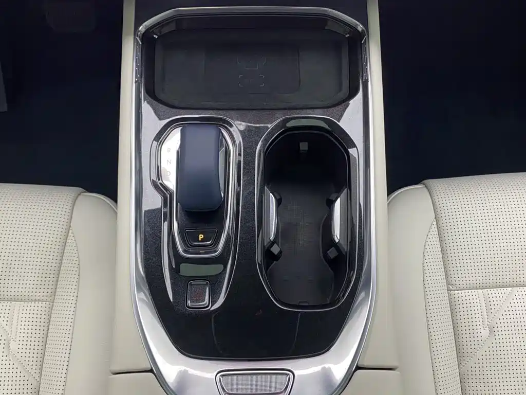 ZEEKR 009 2025 2024 6-seat Executive AWD 108kWh